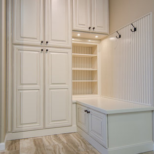 Ejemplo de armario vestidor unisex, clásico, de tamaño medio, con armarios con paneles con relieve, suelo de baldosas de porcelana y puertas de armario blancas