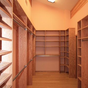 Simple Organized Closet