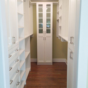 Small Walk-in closet in White finish and Shakers doors