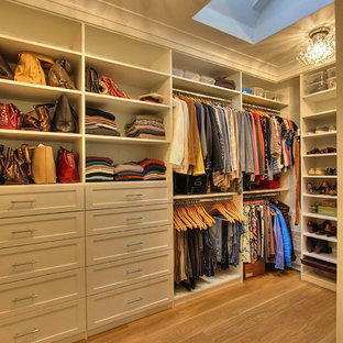 Example of a transitional closet design in San Francisco