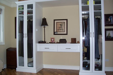 Inspiration for a timeless closet remodel in Chicago