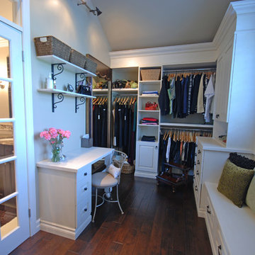 TRADITIONAL DRESSING ROOM