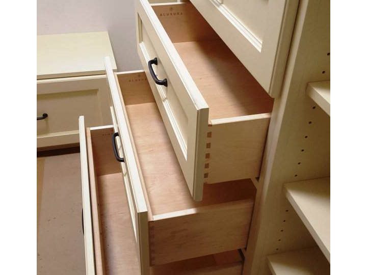 Raised-Panel - Traditional Closet