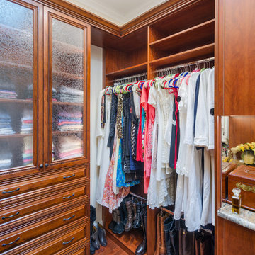 Traditional Woodgrain Ladies Dressing Room