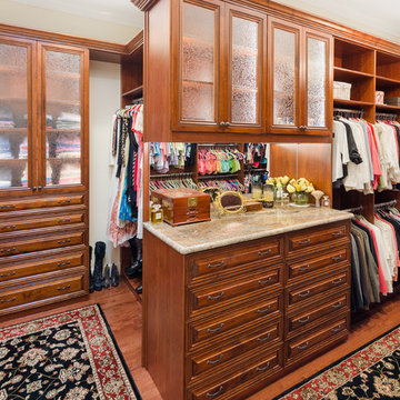 Traditional Woodgrain Ladies Dressing Room