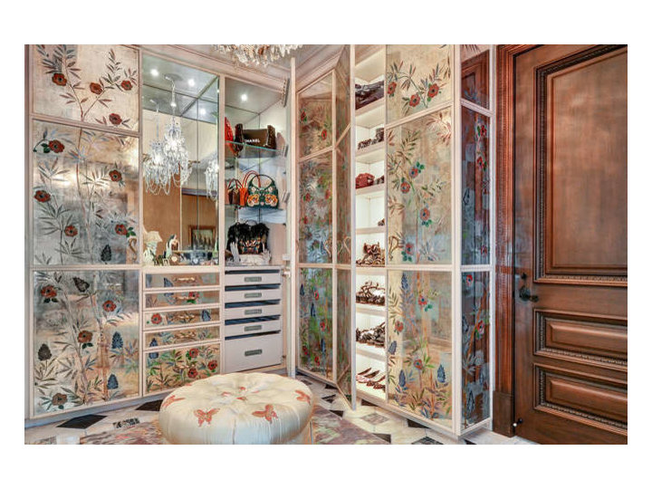 Mediterranean Closet