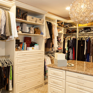 Villanova, PA : Her's Dressing Room and Closet
