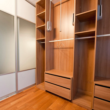 Walk in Closet by Metro Door USA