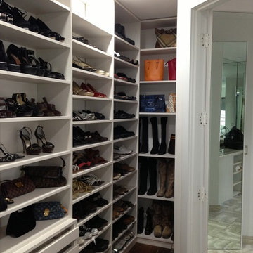 Walk in Closet by Metro Door USA