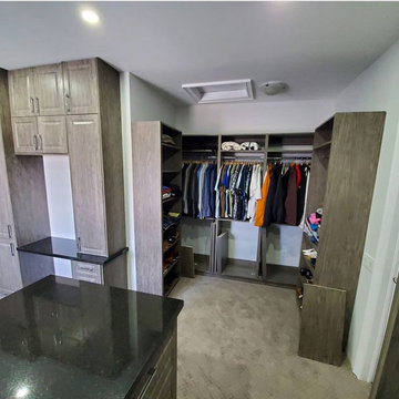 Walk-In Closet Cabinetry