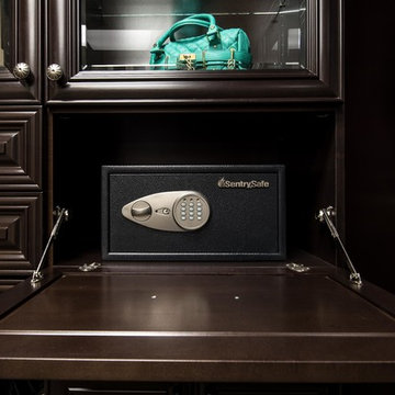 Walk In Closet in Mt. Hood Maple with Delaware Fronts