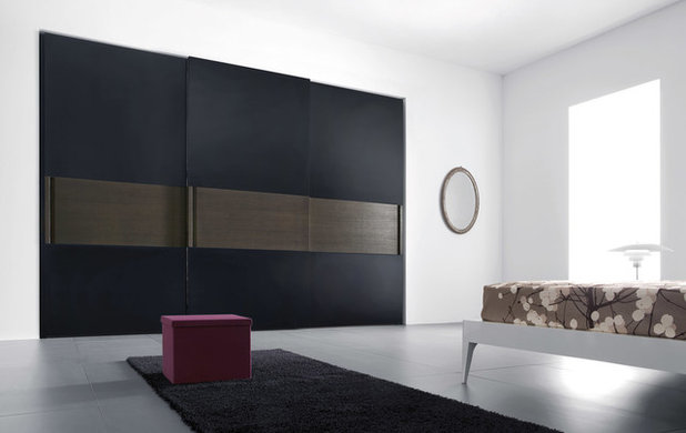 Contemporary Wardrobe by IQMatics - Moderne Living