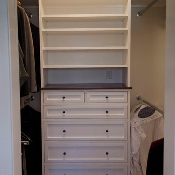 White lacquered Closet