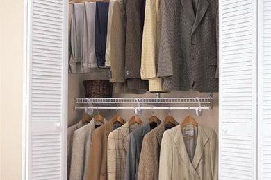This is an example of a contemporary wardrobe in Chicago.