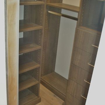 Wood Accented Walk-in