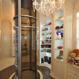 Wood Dressing Room with Pneumatic Vacuum Elevator