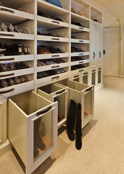 Traditional Closet by Woodmeister Master Builders