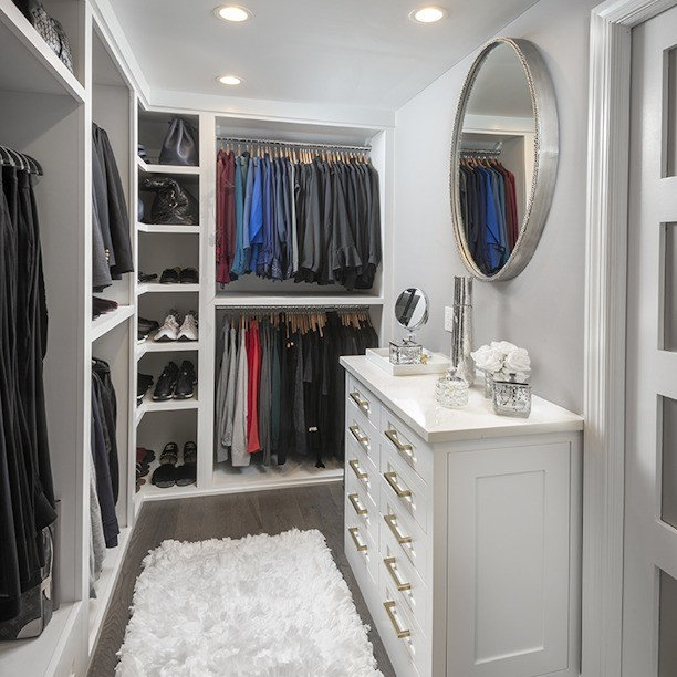 75 Beautiful Small Walk-in Wardrobe Ideas & Designs - December 2022 ...