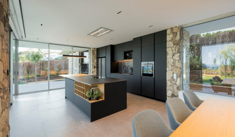 Una vivienda moderna de espacios abiertos con vistas al mar