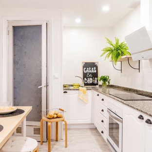 Foto de cocina comedor en L, nórdica, con fregadero encastrado, armarios con paneles con relieve, puertas de armario blancas, salpicadero blanco, electrodomésticos blancos, suelo beige y encimeras marrones