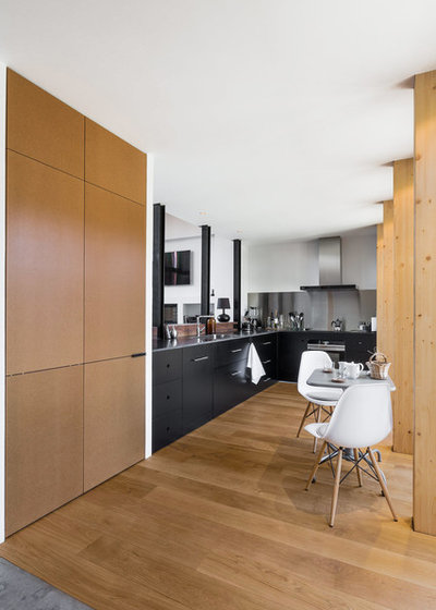 Contemporary Kitchen by La Reina Obrera - Arquitectura e Interiorismo