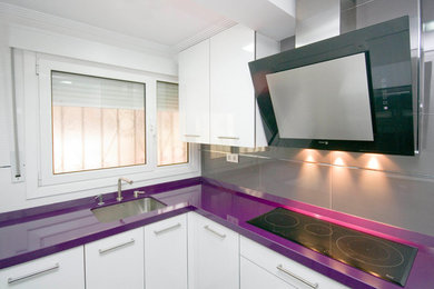This is an example of a kitchen in Bilbao.