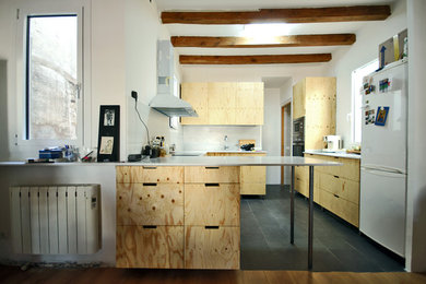 Minimalist kitchen photo in Barcelona