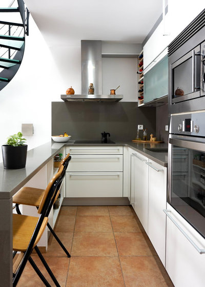 Contemporary Kitchen by ESTUDI A L'ÀTIC. Benvinguts al Slow Design!