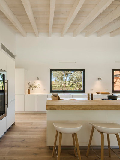 Contemporary Kitchen by Susanna Cots