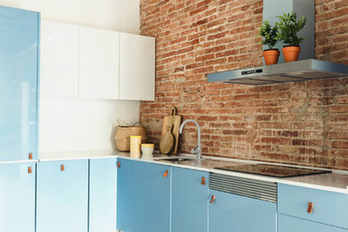 Medium sized urban l-shaped enclosed kitchen in Barcelona with flat-panel cabinets, blue cabinets, brick splashback, no island and white worktops.