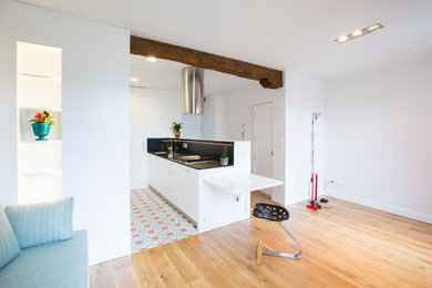 Design ideas for a medium sized scandi kitchen in Bilbao.