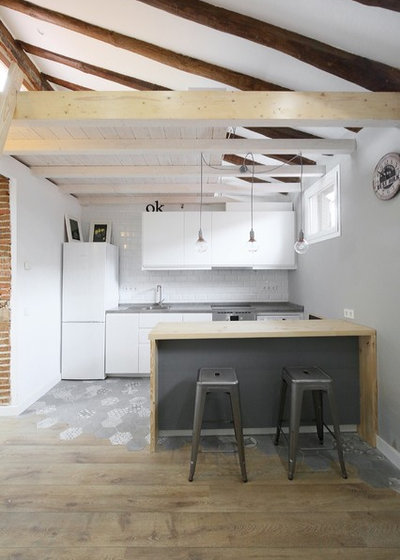 Scandinavian Kitchen by GMTmas  Architecture&Design