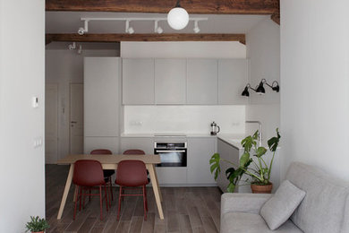 Idéer för ett minimalistiskt kök, med beiget golv