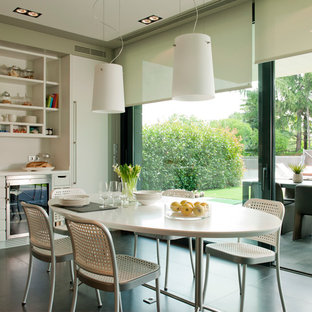 Inspiration pour une salle à manger design fermée et de taille moyenne avec un mur beige, un sol en carrelage de céramique et aucune cheminée.