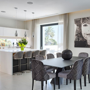 Foto de comedor contemporáneo, grande, abierto, con paredes beige y suelo beige