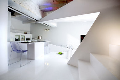 Dining room - contemporary dining room idea in Madrid