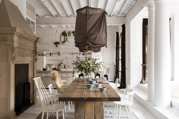 Shabby-Chic Style Dining Room by Marta Castellano