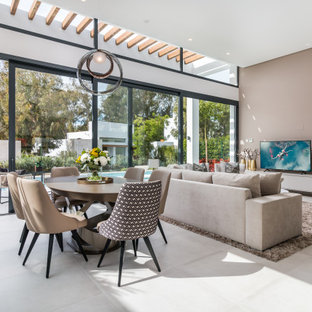 Foto de comedor contemporáneo, abierto, con paredes beige y suelo gris