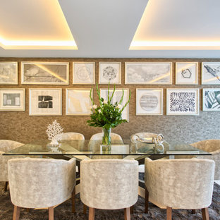 Foto de comedor contemporáneo, grande, abierto, con paredes multicolor y suelo blanco