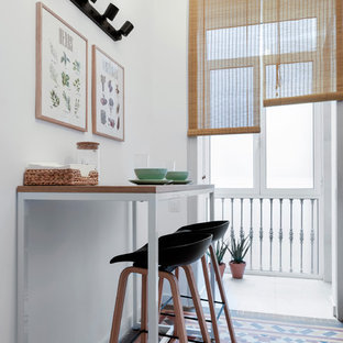 Modelo de comedor contemporáneo, pequeño, cerrado, con suelo de baldosas de cerámica y suelo multicolor