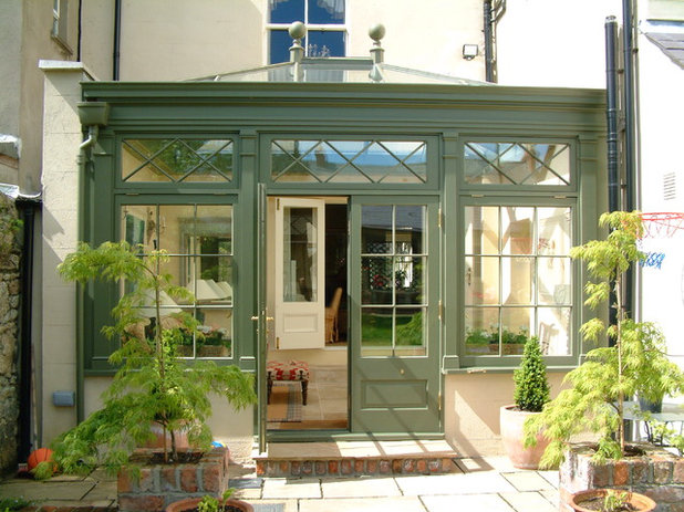 Traditional Conservatory by Hampton Conservatories Ltd