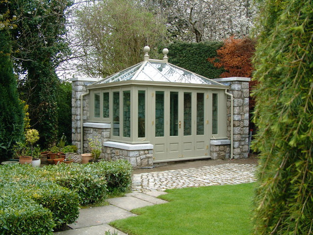 Traditional Conservatory by Hampton Conservatories Ltd