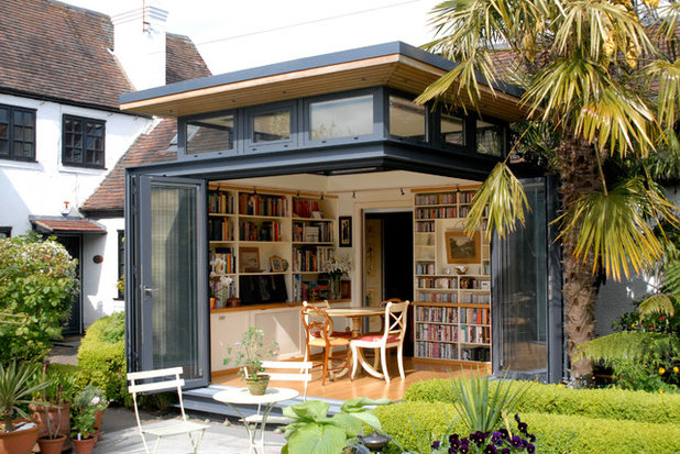 Contemporary Conservatory by The Design Centre Ltd