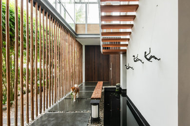 Design ideas for a contemporary patio in Singapore.