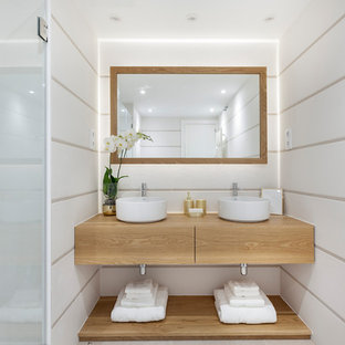 Imagen de cuarto de baño contemporáneo con armarios con paneles lisos, puertas de armario de madera oscura, ducha empotrada, paredes blancas, lavabo sobreencimera, encimera de madera, ducha con puerta con bisagras y encimeras marrones