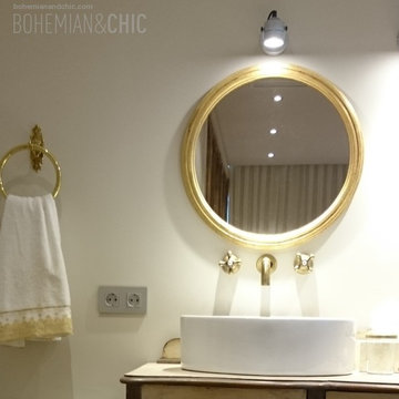 Baño con mueble bajolavabo y espejos de baño personalizados