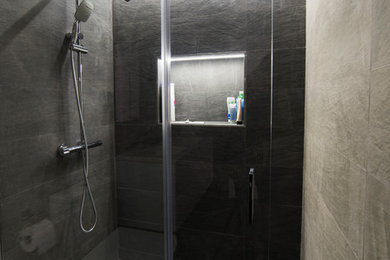 マドリードにあるインダストリアルスタイルのおしゃれな浴室の写真