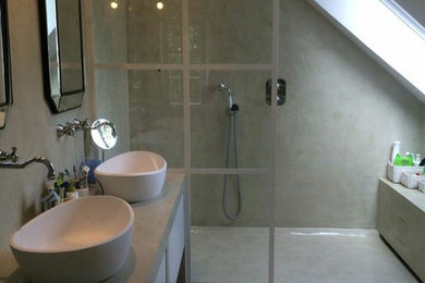 Diseño de cuarto de baño tradicional renovado con microcemento