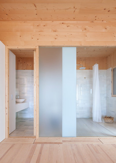 Mediterranean Bathroom by Marià Castelló, Architecture