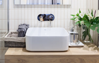 Parecidos razonables: 2 baños pequeños cómodos y funcionales